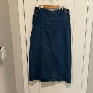 Plus sized blue jean skirt